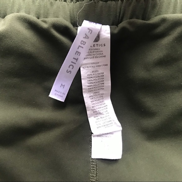 Fabletics Shorts with pockets in Secret Garden Print sz. M - Picture 10 of 10